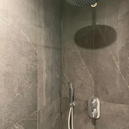 Centre Private Parking *